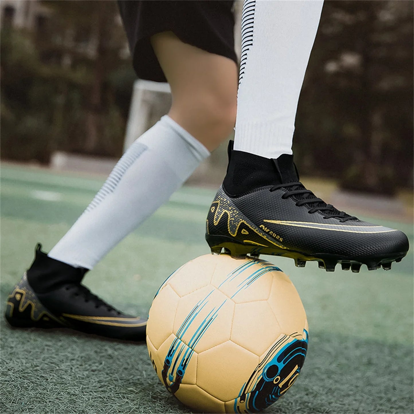 HAOSHIDUO Mens Soccer Cleats Youth Athletic High Top Lace-Up Football Shoes Outdoor Sports Shoes